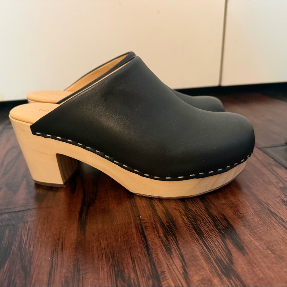 Nisolo Black Leather Wooden Clog Mules